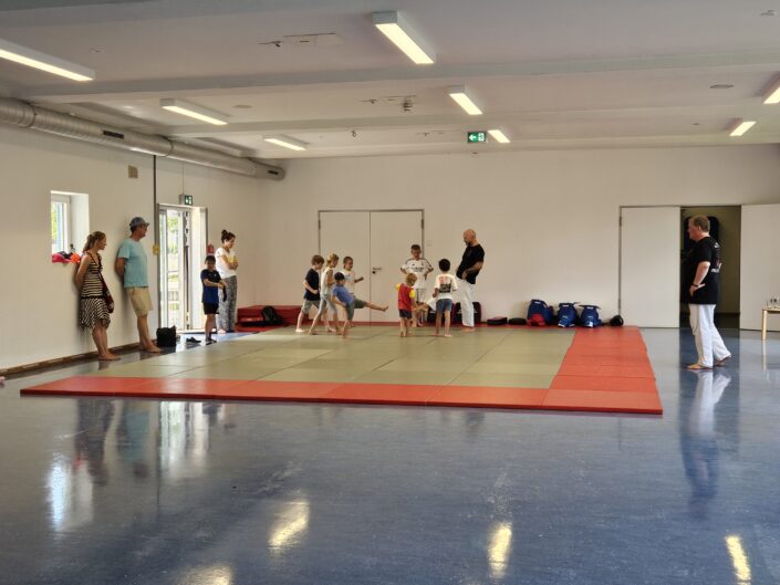 100 Jahre TSV Sauerlach - Sport-Spiel-Spaß Olympiade am Nachmittag, Station der Ju-Jutsu Abteilung