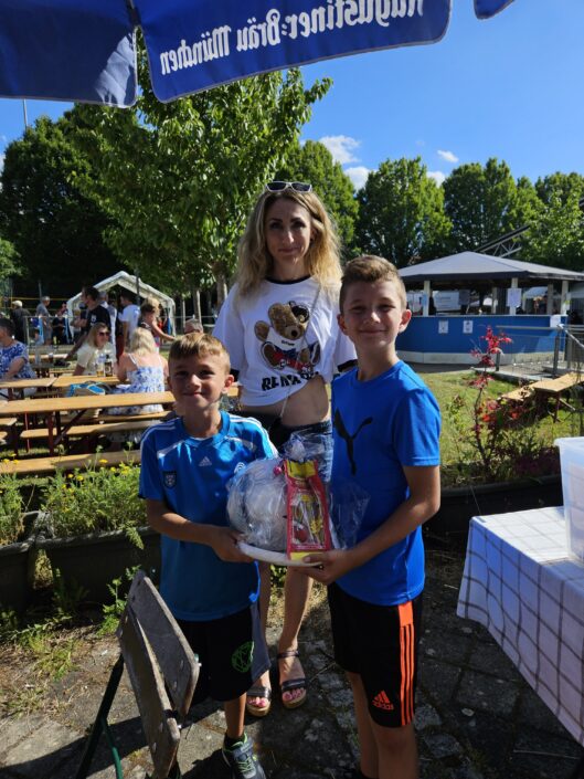 100 Jahre TSV Sauerlach - Sport-Spiel-Spaß Olympiade am Nachmittag, Preisverleihung und Verlosung, eine unserer glücklichen Gewinner